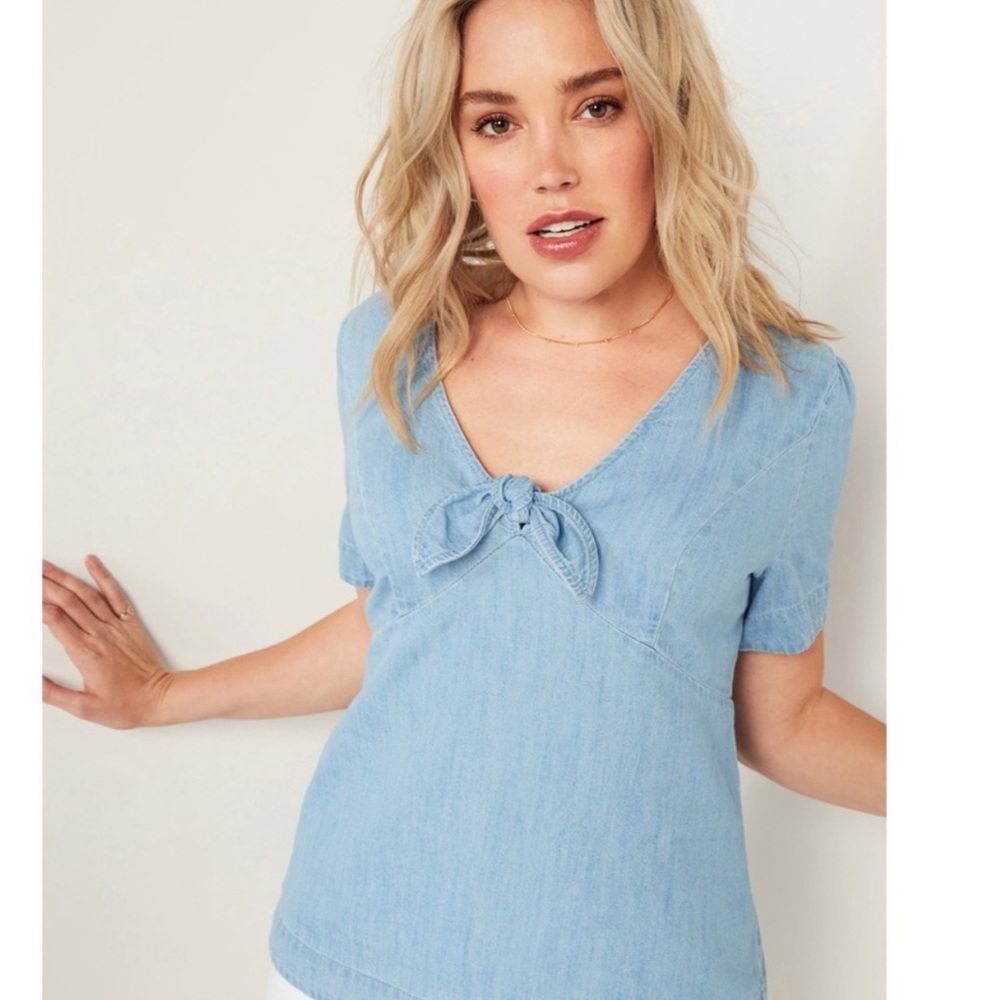 Woman’s Denim Knot Top